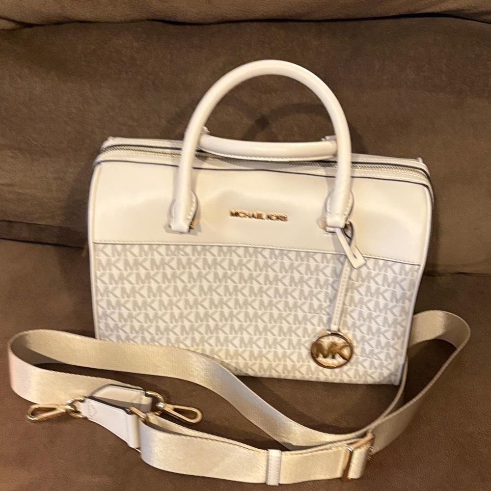 NEW MARKDOWN Michael Kors Jet Set Medium Duffle Satchel
